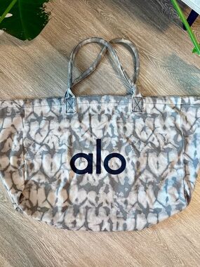 ALO Yoga | Bags | Alo Iconic Shopper Tote Bag Gray Tie Dye Canvas Handbag  Reusable Gym Work W766r | Poshmark